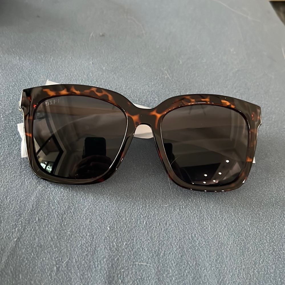 NWT Diff Bella Tortoise Polarized Sunglasses